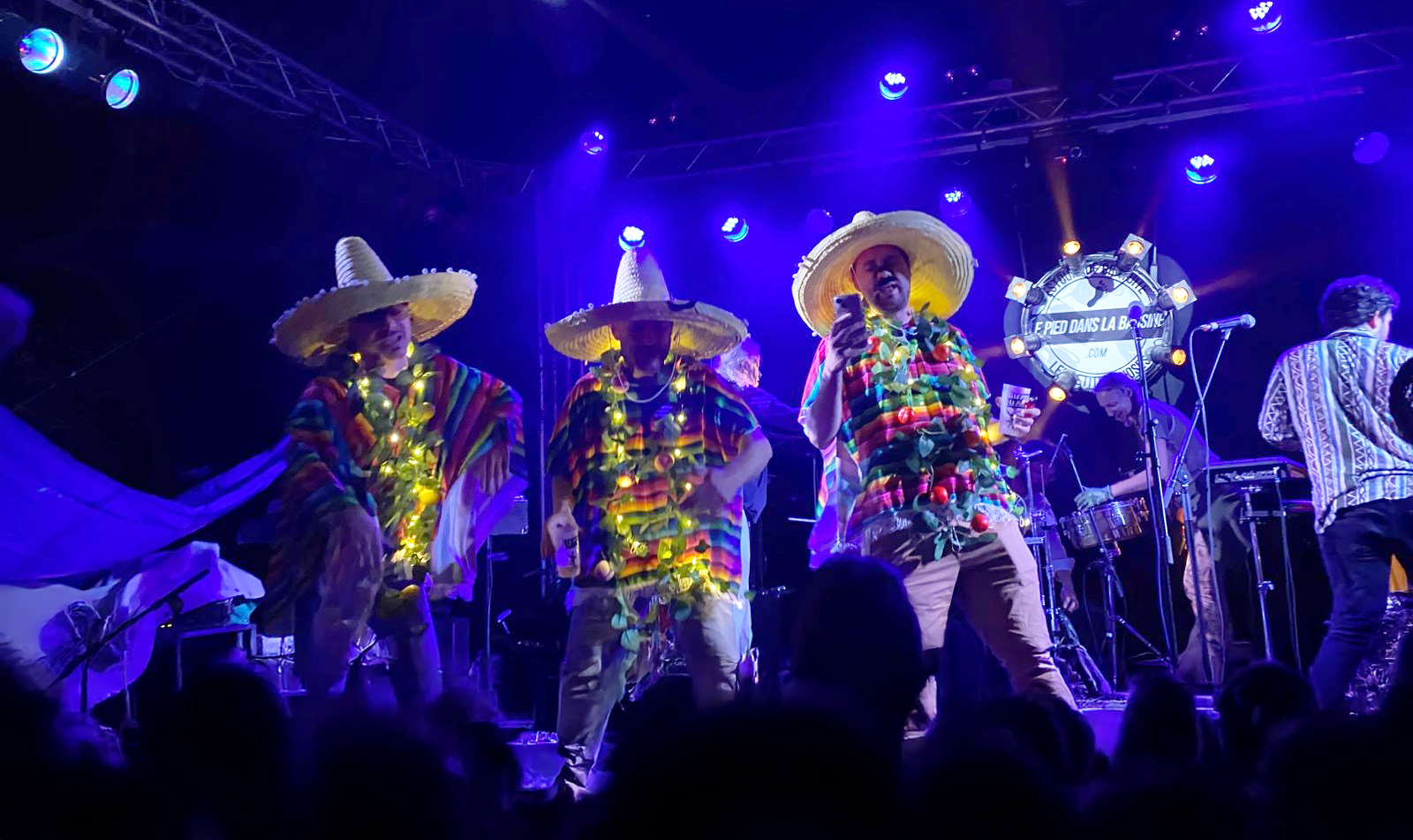 Bougez tout en moustache !